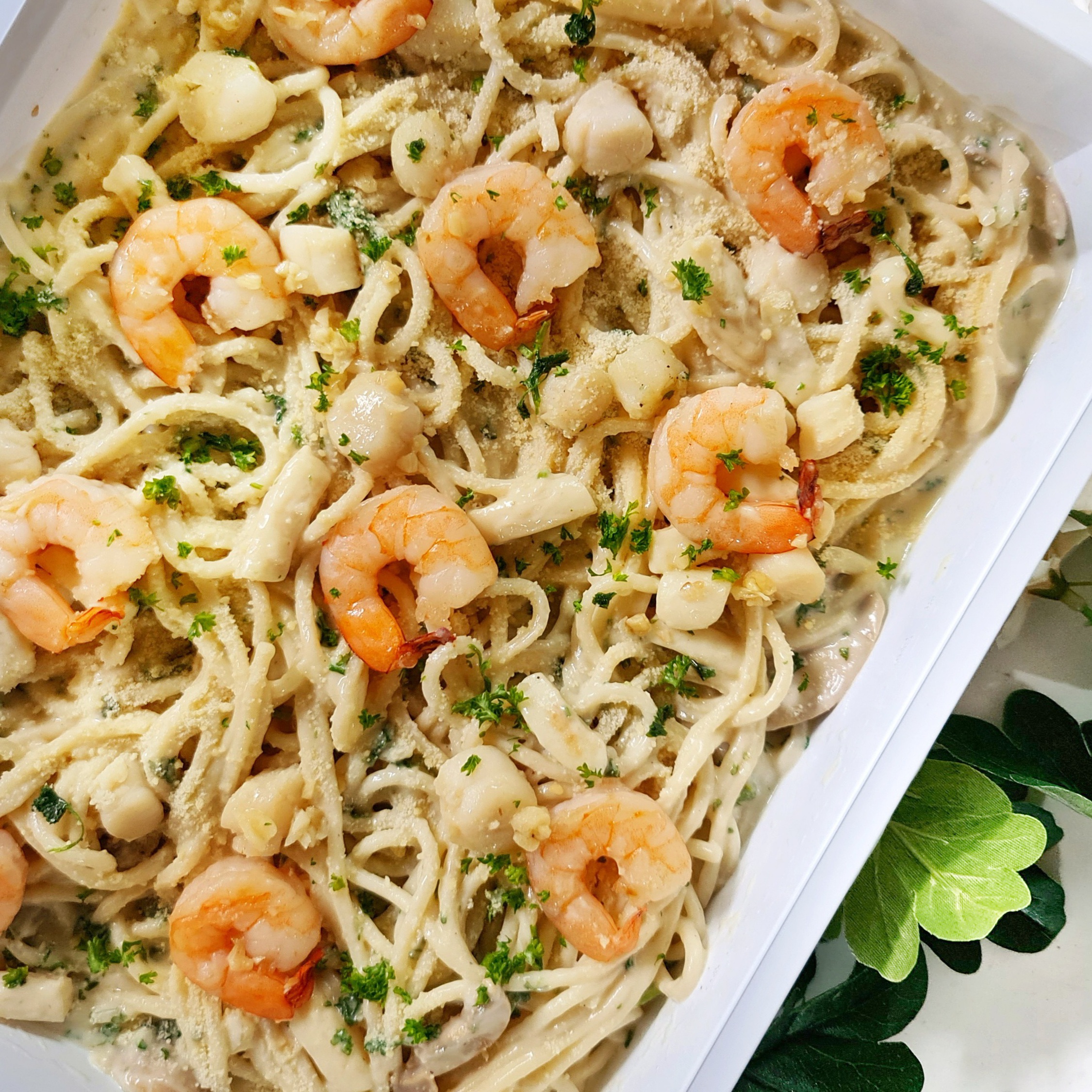 seafood-pasta-w-white-sauce-foodtray2go